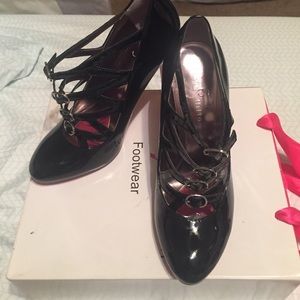 Brand new Paris Hilton heels size 8 1/2