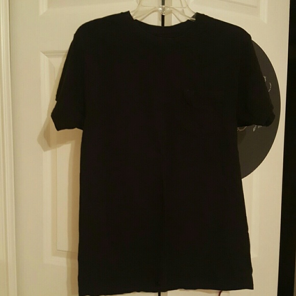 Black t-shirt with front pocket