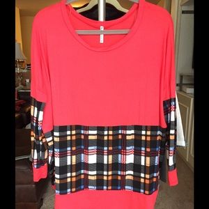NWOT DEEP CORAL COLOR BLOCK MULTI MEDIA TUNIC - M