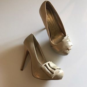 High heel pumps