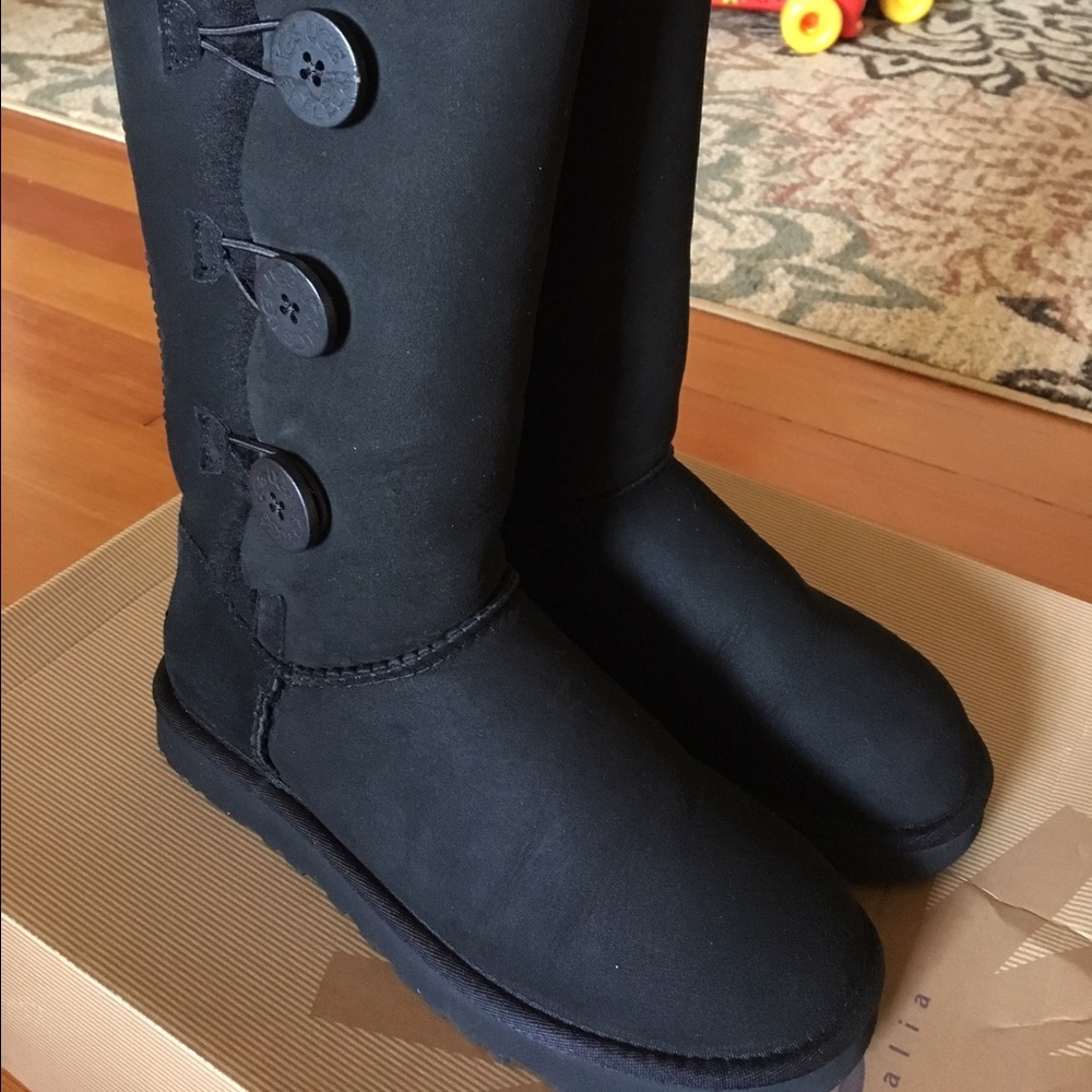 Ugg Bailey Button Boots- size 7