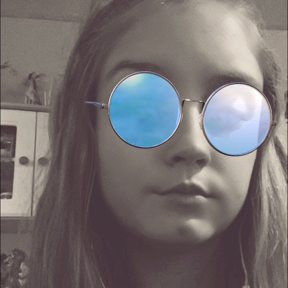 Meet your Posher, Andromeda - Picture 1 of 1