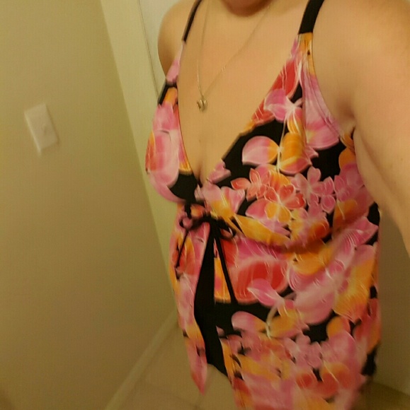 **SOLD** Floral swim tank - Picture 2 of 3