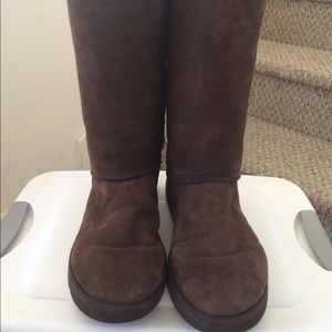 Pre-Owned Womens UGG tall classic Boots -size 9