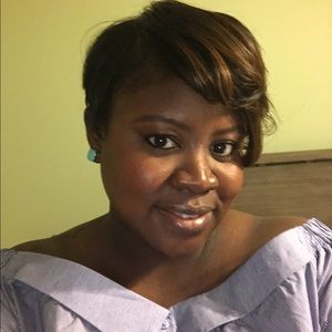 Meet your Posher, Monique