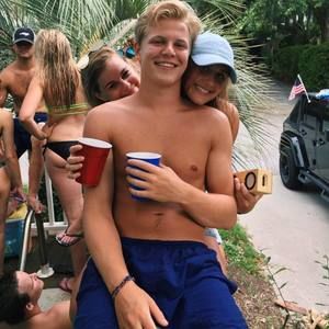 Meet your Posher, Easan