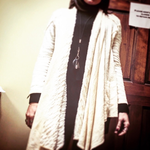 Free People oversized egg shell colored cardigan - Picture 1 of 4