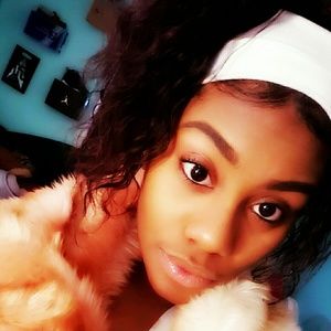 Meet your Posher, Ashia