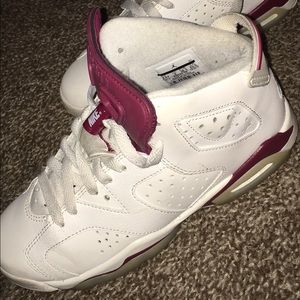 Jordan retro 6s maroon