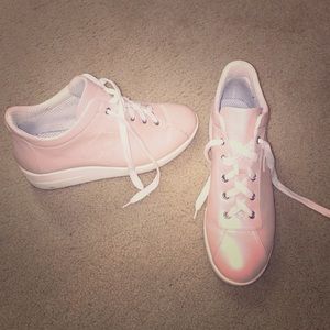 Ruco Line pearlized pink wedge sneakers