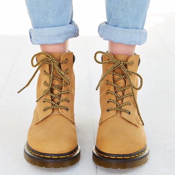 Dr. Martens eye hiker tan timberland like boots - Picture 2 of 4