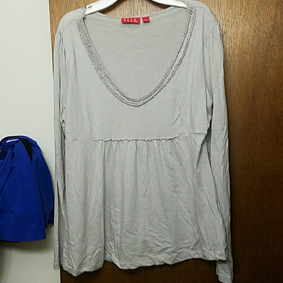 Long sleeve grey shirt
