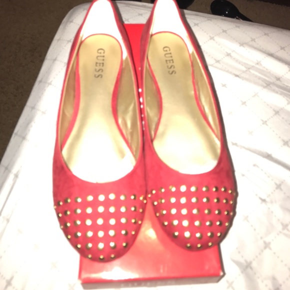 💥New💥Guess red suede flats with studs