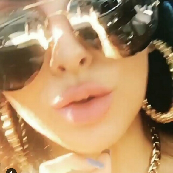 gold hoop earring - Picture 2 of 3