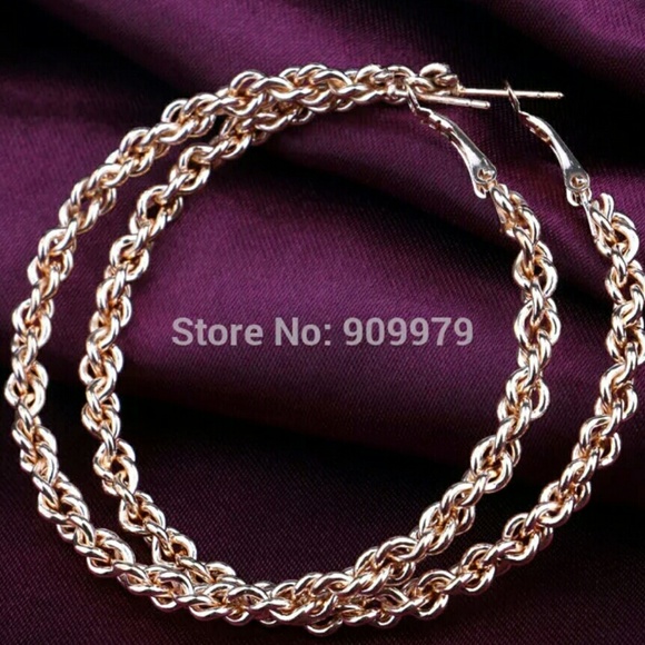 gold hoop earring - Picture 3 of 3