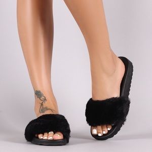 Black Fur Slides▪️