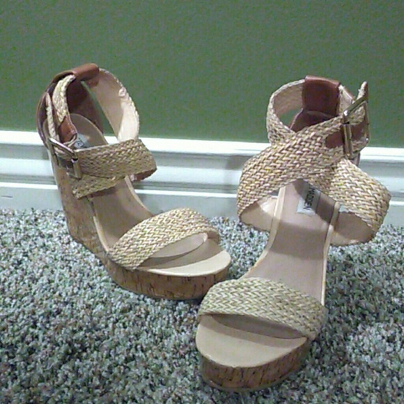 TAN WOVEN STRAPPED WEDGES