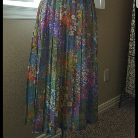 Vintage pleated watercolor gauzy dress. Medium - Picture 2 of 4