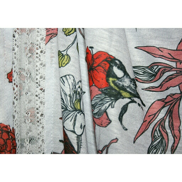 ⚡1 S LEFT⚡ BUFFALO Floral & Bird Tank w/ Lace NWT - Picture 3 of 8
