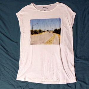 White Loose Uniqlo t-shirt