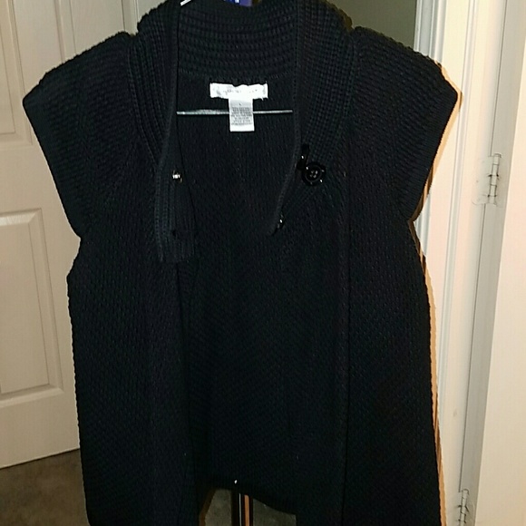 Black sweater that buttons on top. - Picture 3 of 3