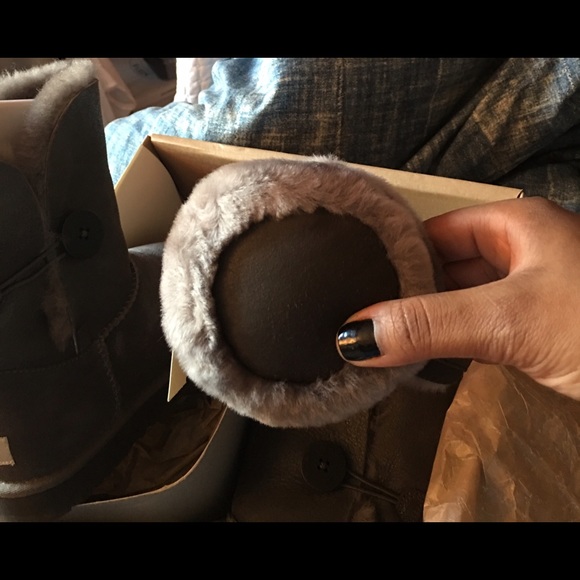 Ugg boots size 9 with earmuffs - Picture 4 of 4