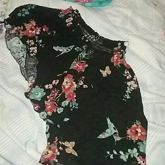 Flowery flowy shirt
