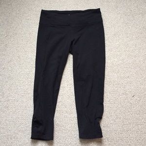 Athleta Chaturanga capri leggings