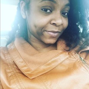 Meet your Posher, E'lisha