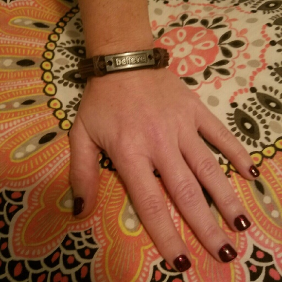 Handmade leather BELIEVE bracelets - Picture 2 of 4