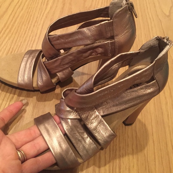 Van Eligold leather strappy classic comfort sandal - Picture 4 of 4