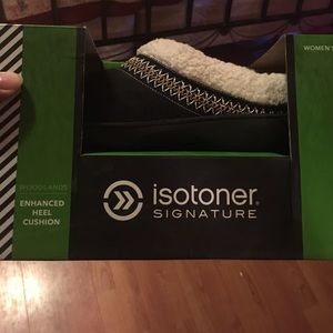 Isotoner women's slippers size 7.5/8
