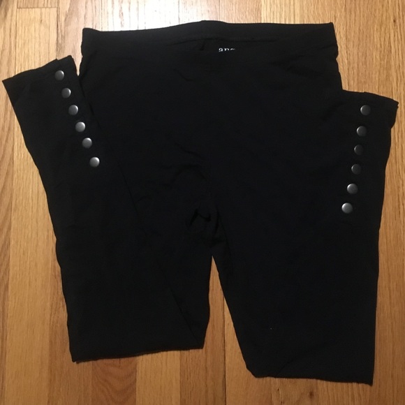 Black leggings