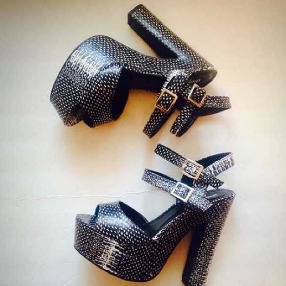 Charlotte Russe Shoes - 🚨Sale of the day🚨🆕Black platform heels