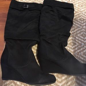 Women's black suede boots size 6.5