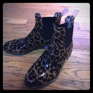 Leopard print rainboots