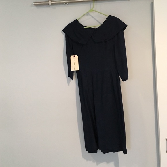 Vintage navy blue dress with Peter Pan color