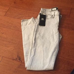 Rock and Republic Legging Jeans