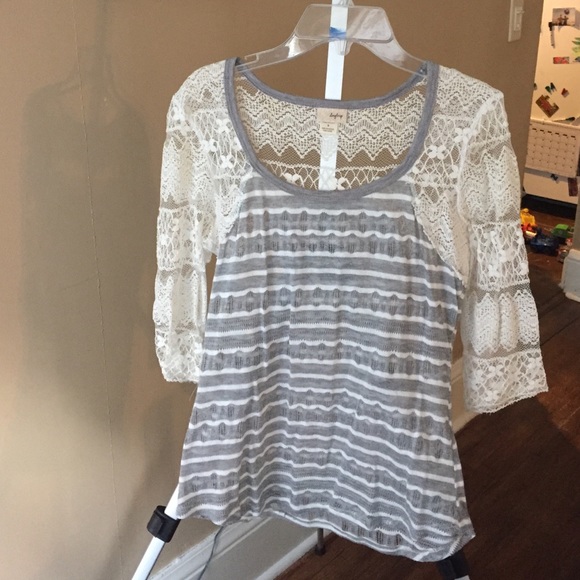Lacy 3/4 Sleeve Shirt