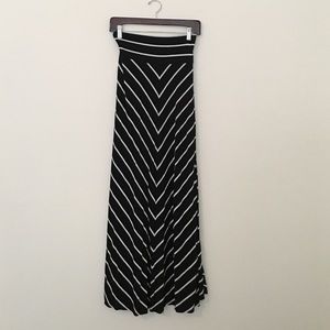 ✨Black & White Maxi skirt