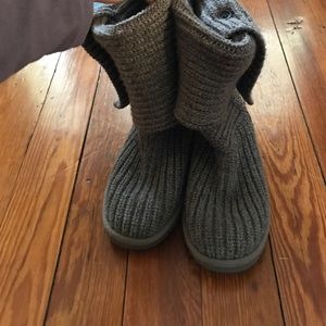 Grey cable knit uggs size 5