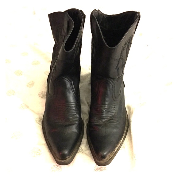 Black cowgirl boots