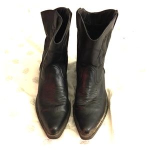 Black cowgirl boots