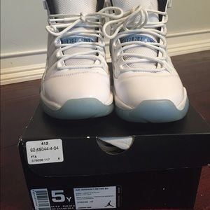 Jordan 11 "LEGEND BLUE"