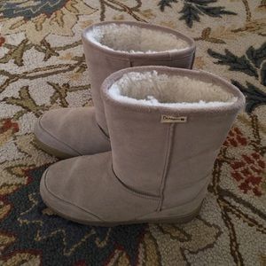 Tan Bearpaw winter boots 8w