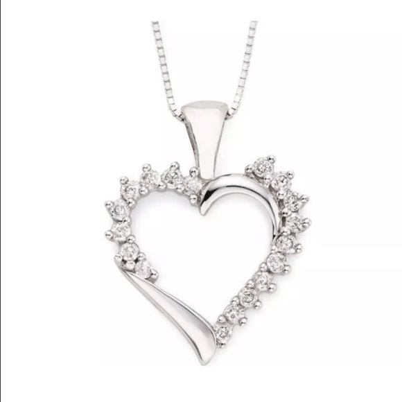 ¼CT. T.W. Diamond 10K White Gold Pendant Necklace