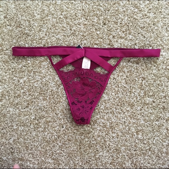 NWT L VS Thong