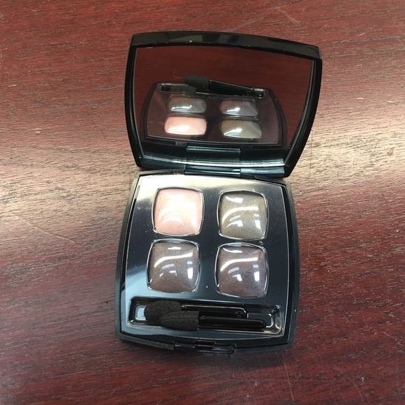 CHANEL eye shadow