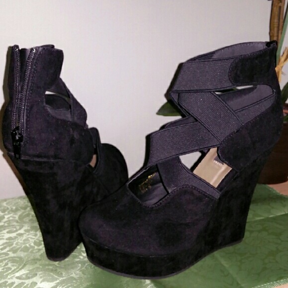 Black Wedges - Picture 1 of 1