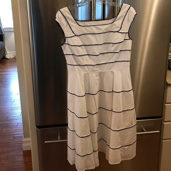 Black and white stripe dress - Picture 3 of 4